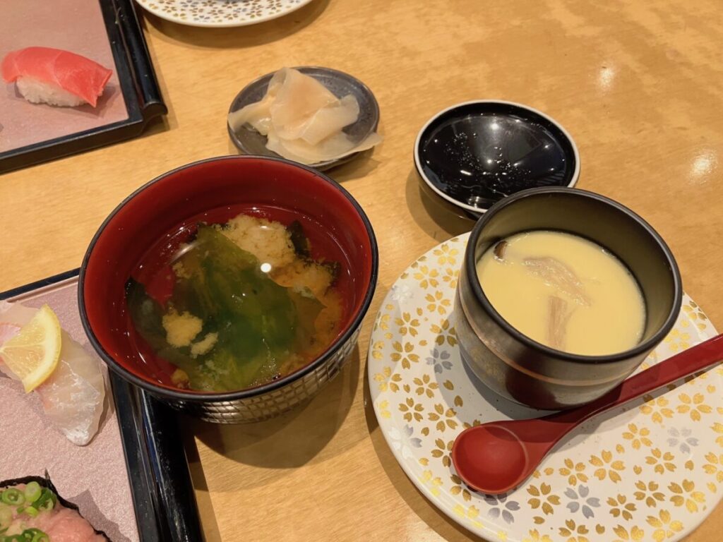 お味噌汁と茶碗蒸し（粋鮨）