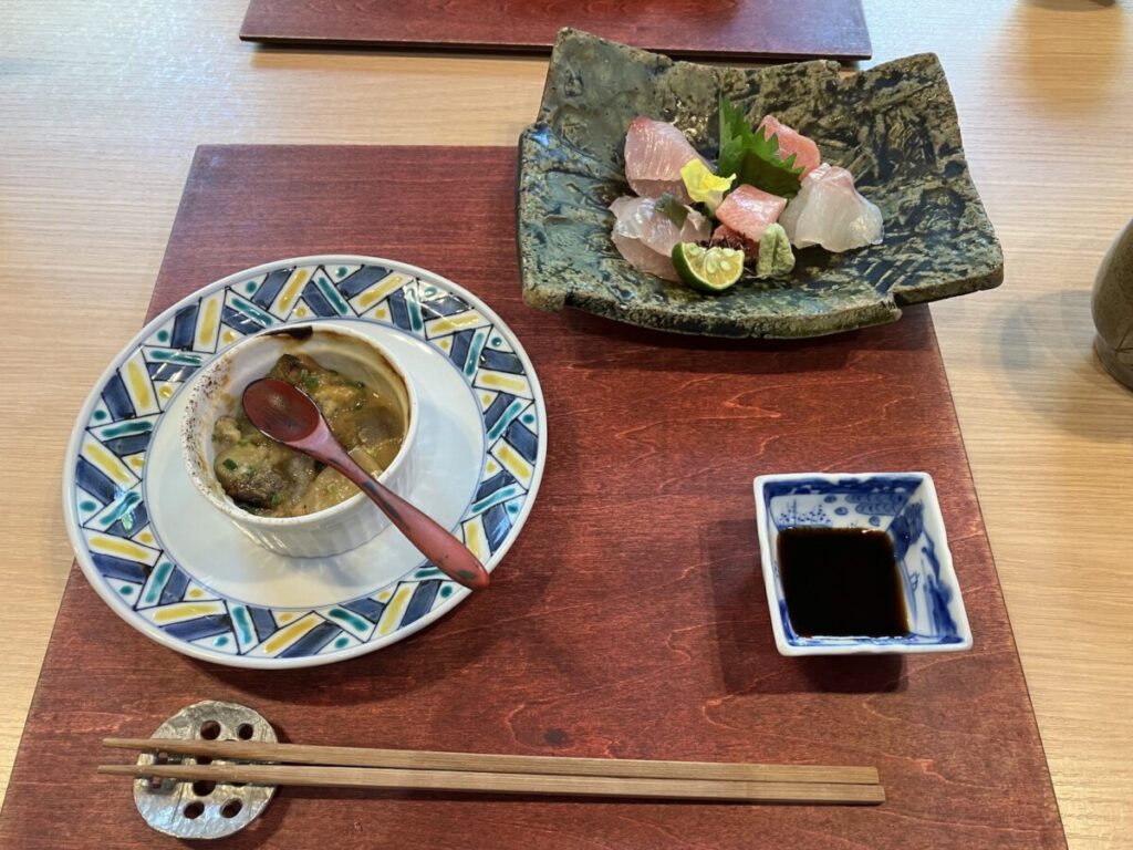 茄子と胡麻豆腐の田楽　お刺身（日本料理かわうち）