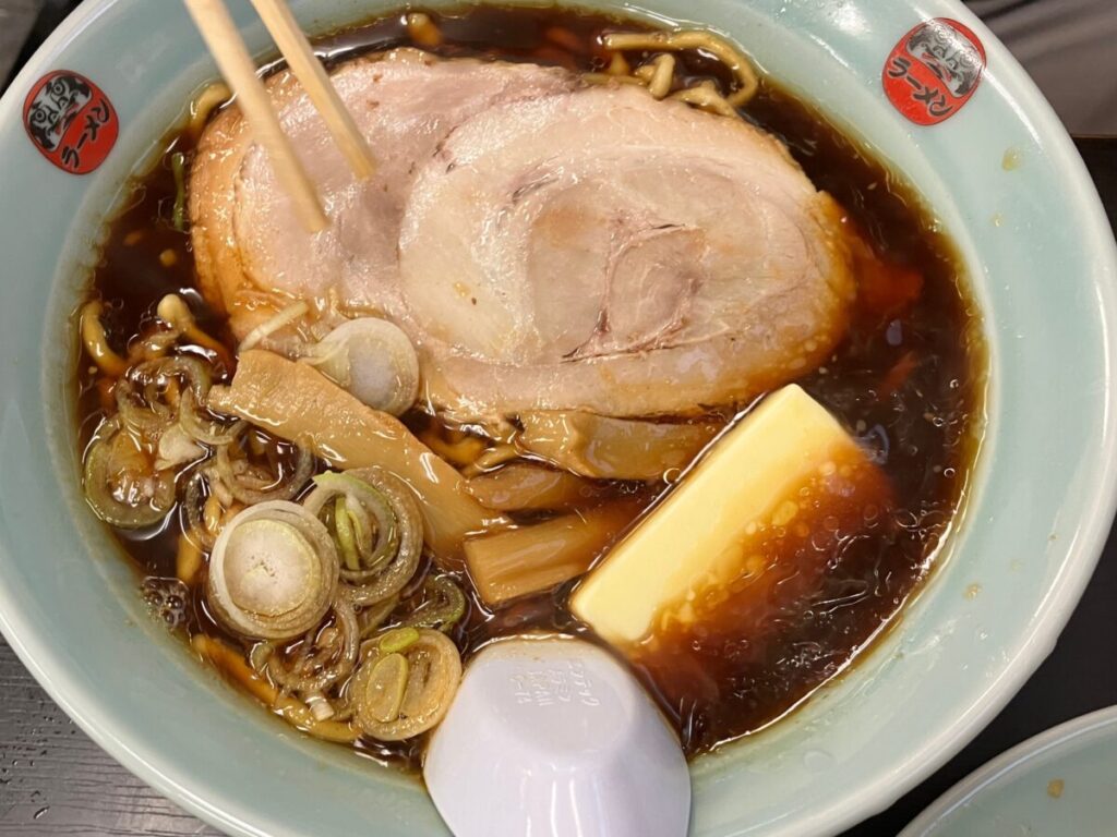 ヤングラーメン大盛りバタートッピング(ダルマヤラーメン)