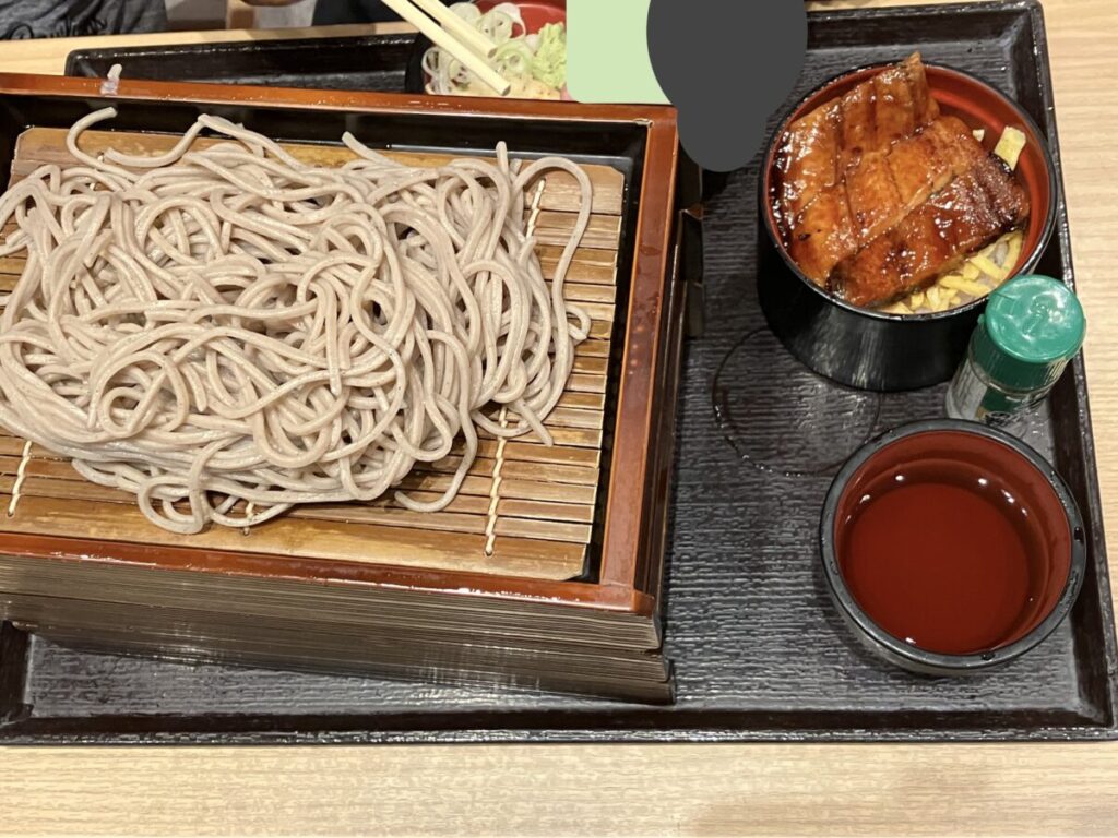 ミニうなぎ丼と十割せいろ3段（そば処花凛）