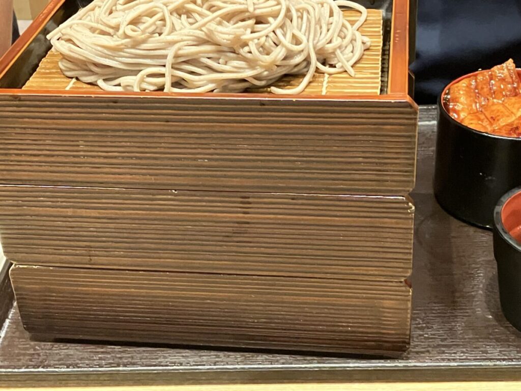 ミニうなぎ丼と十割せいろ3段（そば処花凛）