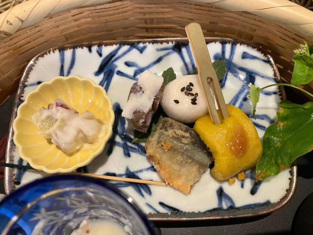 【籠】小鉢、八寸、お造り、煮物（おりょうり椿や）